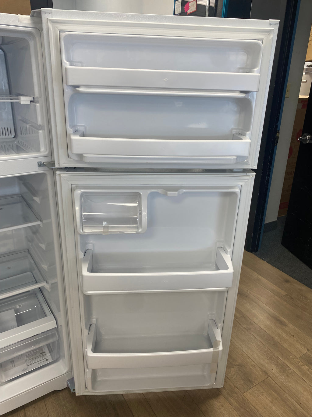 GE 28-inch 16.6 cu. ft. Top Freezer, No Frost, Reversible Door Refrigerator in White - ENERGY STAR®