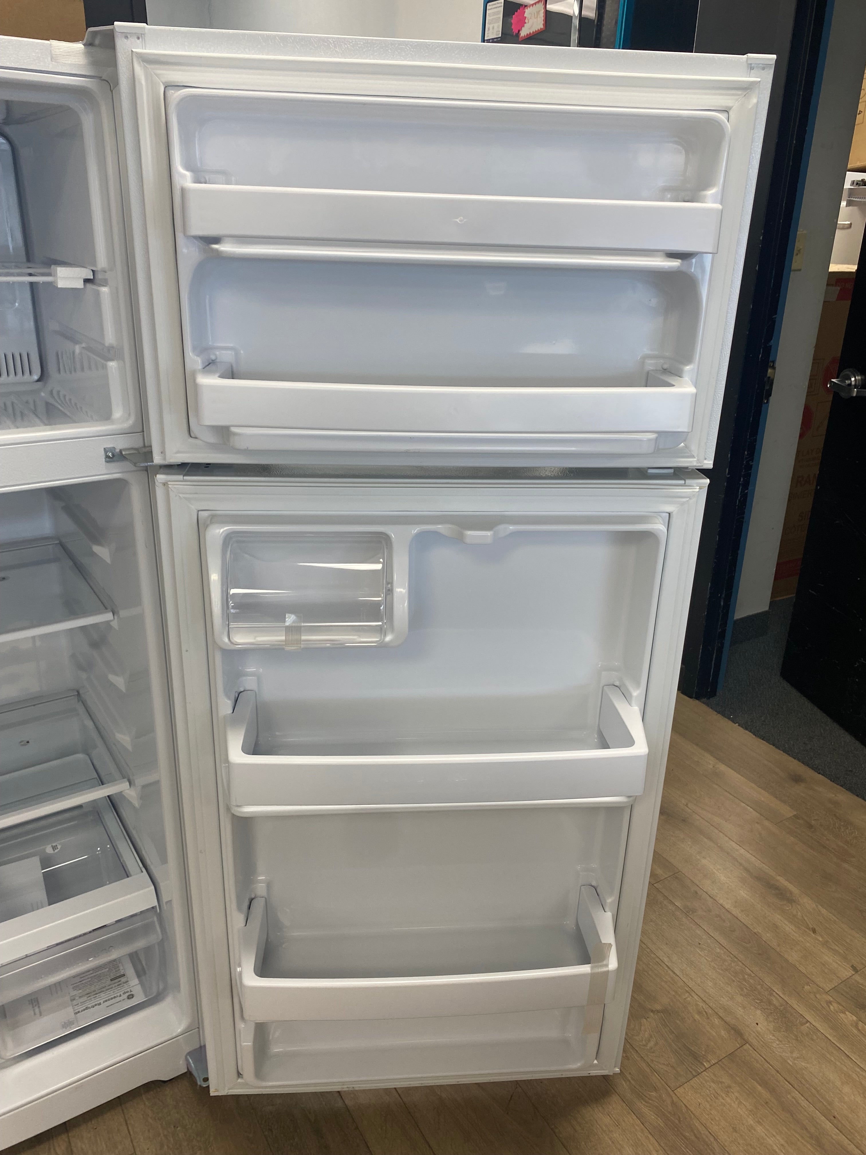 GE 28-inch 16.6 cu. ft. Top Freezer, No Frost, Reversible Door Refrigerator in White - ENERGY STAR®