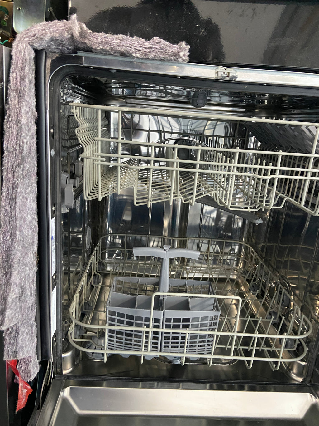 GE GDT225SSL0SS Dishwasher, 24 inch Exterior Width, 51 dB Decibel Level, Fully Integrated, Stainless Interior, 3 Wash Cycles, 12 Capacity (Place Settings), Hard Food Disposal, 2 Loading Racks, Wifi Enabled, Stainless Steel colour
