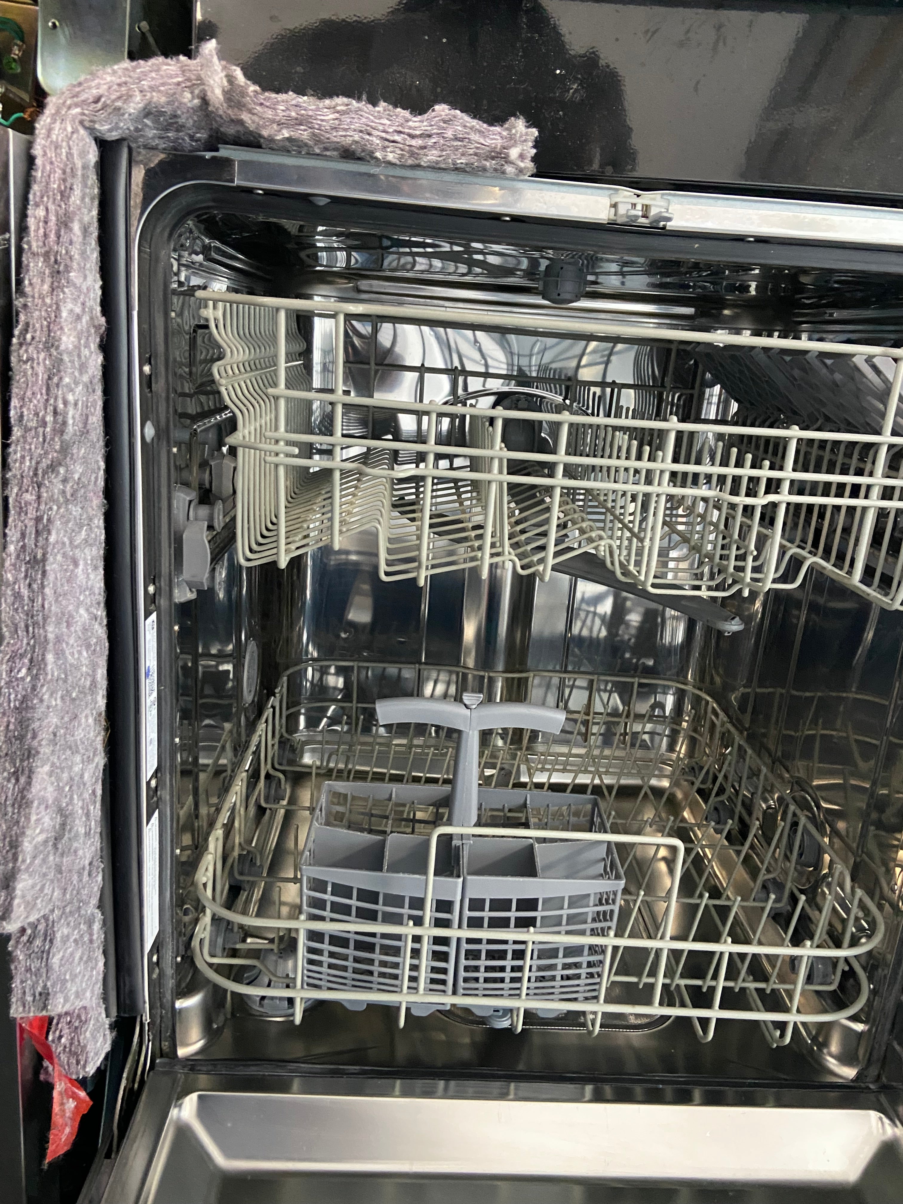 GE GDT225SSL0SS Dishwasher, 24 inch Exterior Width, 51 dB Decibel Level, Fully Integrated, Stainless Interior, 3 Wash Cycles, 12 Capacity (Place Settings), Hard Food Disposal, 2 Loading Racks, Wifi Enabled, Stainless Steel colour