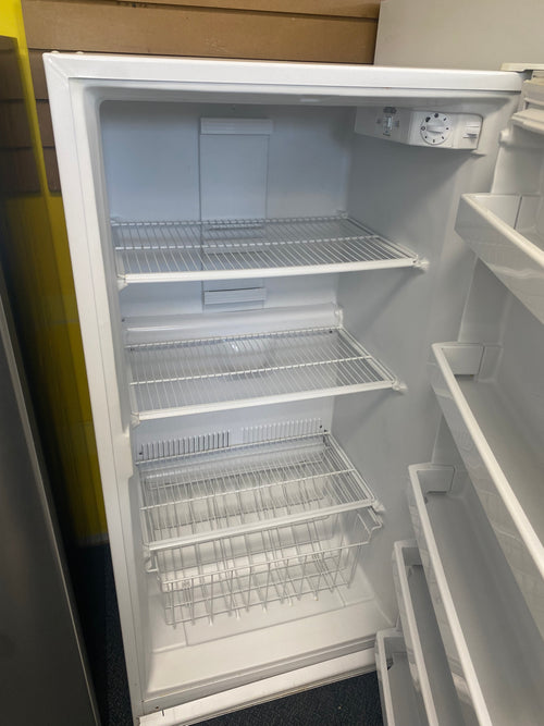 14 cuft White Whirlpool Upright/Stand up freezer “used”